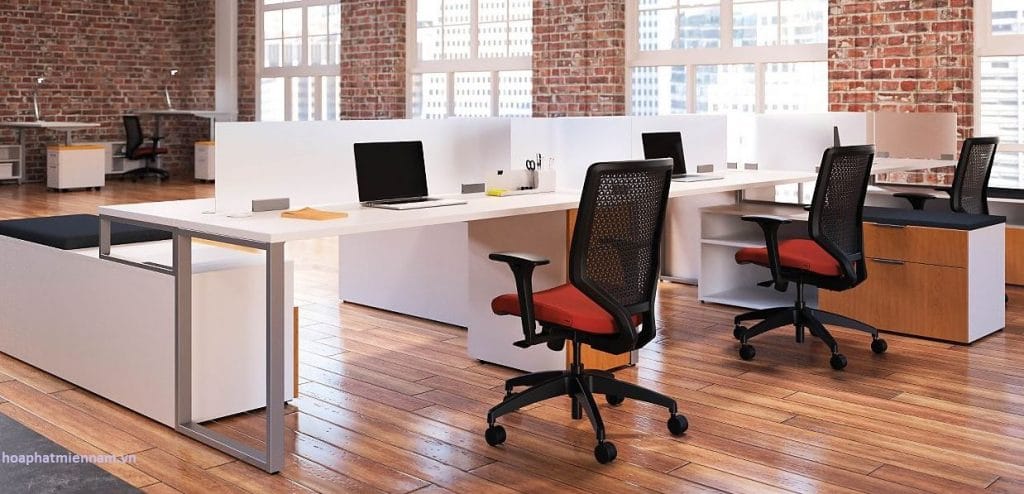 Bàn làm việc nhân viên Hòa Phát